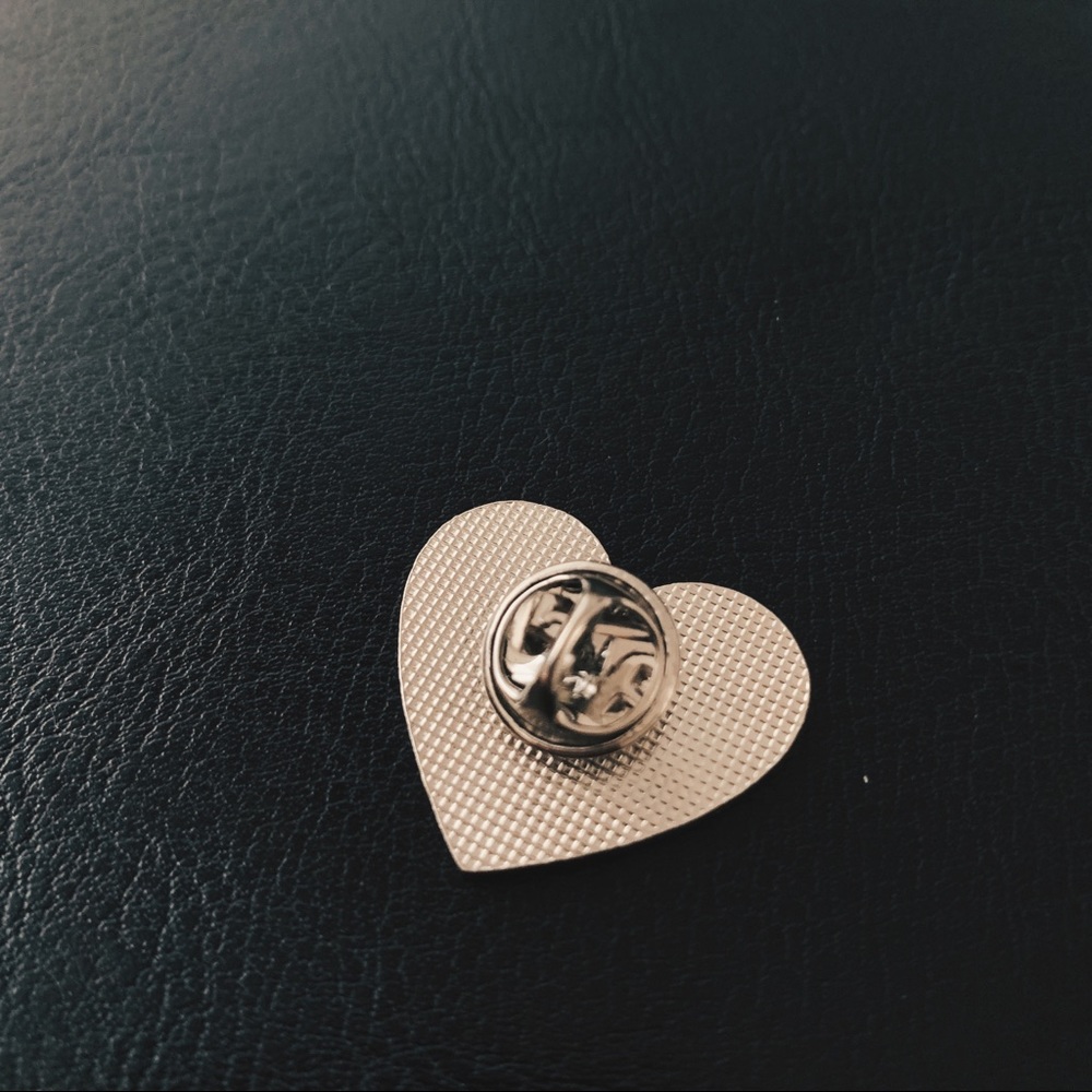 Black Heart Pin - Picture 2 of 2